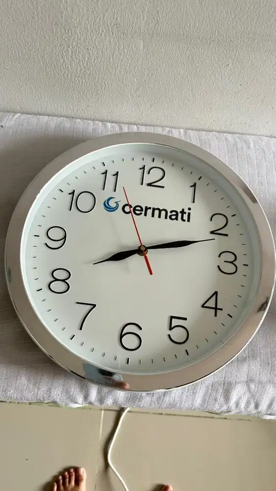 Jam dinding cermati preloved