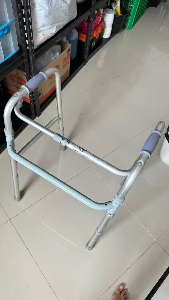 Sellaco Walker Alat Tongkat jalan orang tua terapi jalan preloved