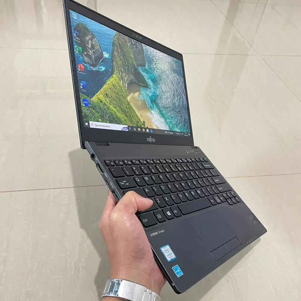 Laptop Slim Core i5-8250U RAM 8GB NVMe 256GB FHD (1920x1080) MURMER!