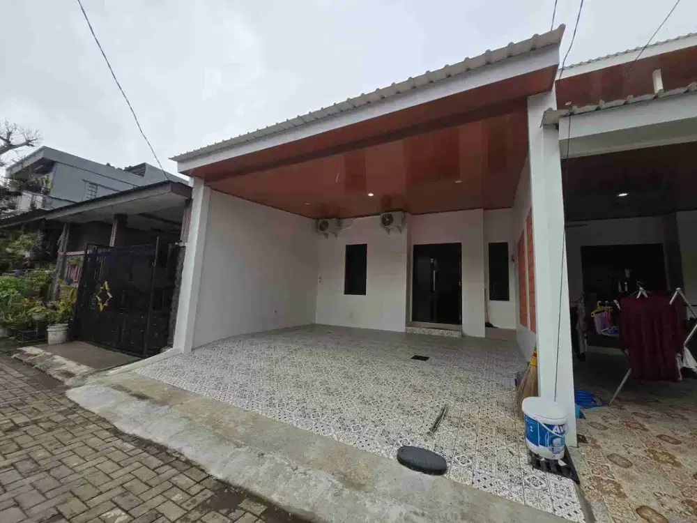 di sewakan rumah baru ada ac nya 2 lantai di cluster RE talaga bestari