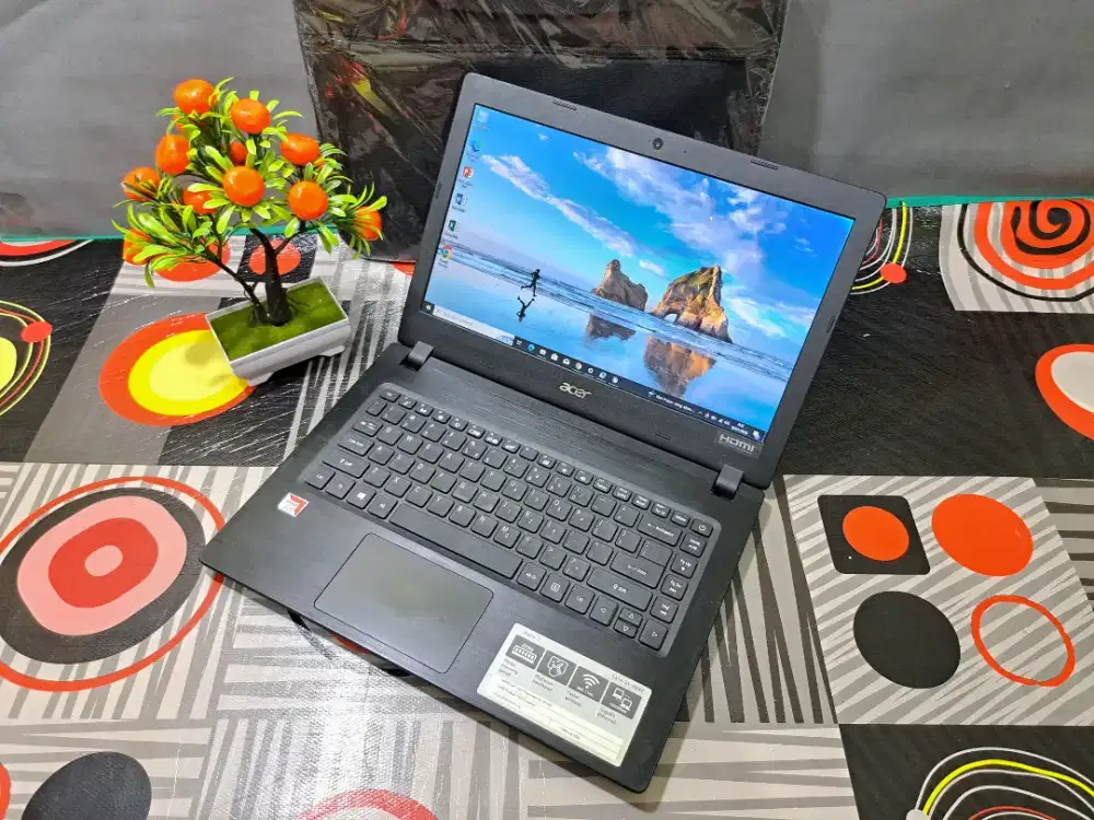 Laptop  acer AMD A4 GEN 7 ram 4 hdd 1 tb tipis bngt siap pakai