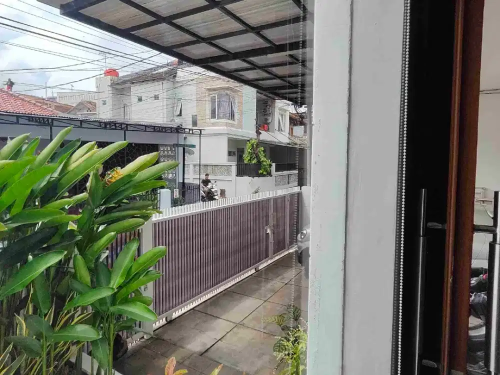 Rumah 3 Lantai di Tebet Barat – 20 Meter dari Tebet Eco Park | SHM | Tebet Jaksel