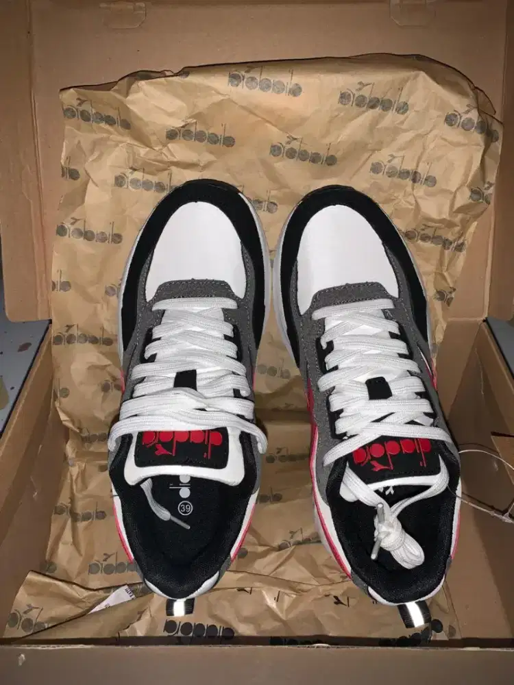 Sepatu Diadora Neutrino Men's Sneakers White-Grey-Black