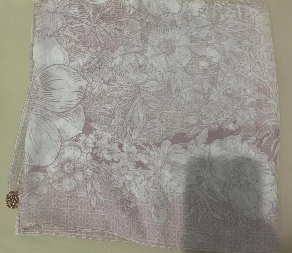 Preloved RIA MIRANDA