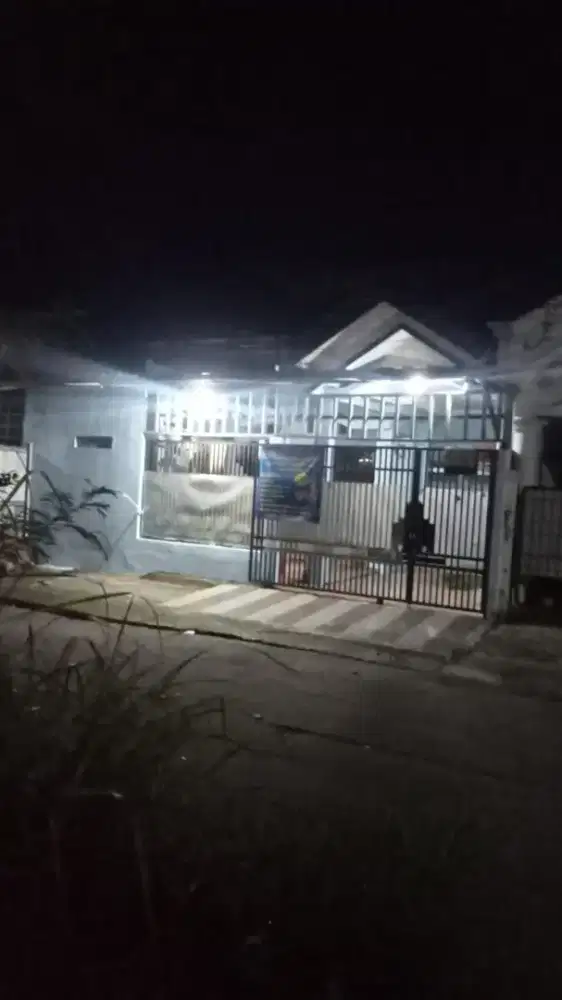 Di sewakan . Rumah Bumi Mutiara Blok JB5 no 2