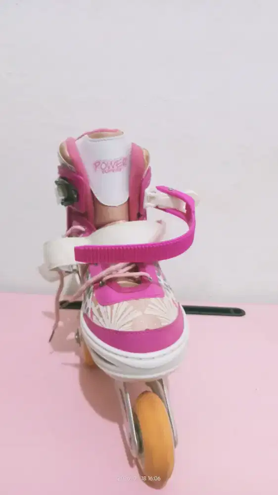 Di jual sepatu roda inline skate ,ukuran L (39 - 42) ,roda mulus,