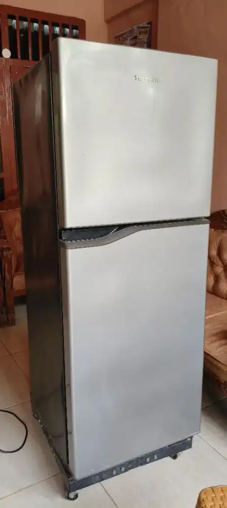Kulkas panasonic 2 pintu