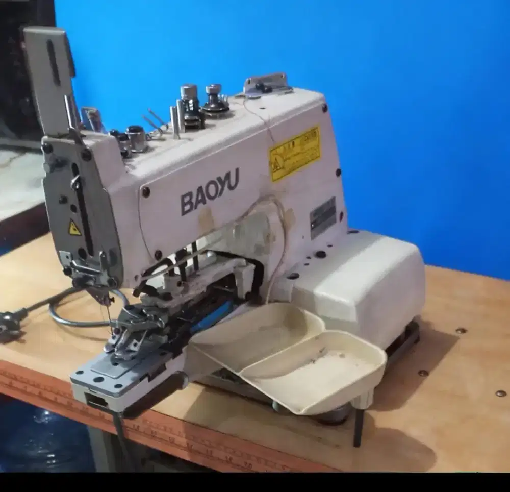 MESIN PASANG KANCING OTOMSTIS merk BOUYU