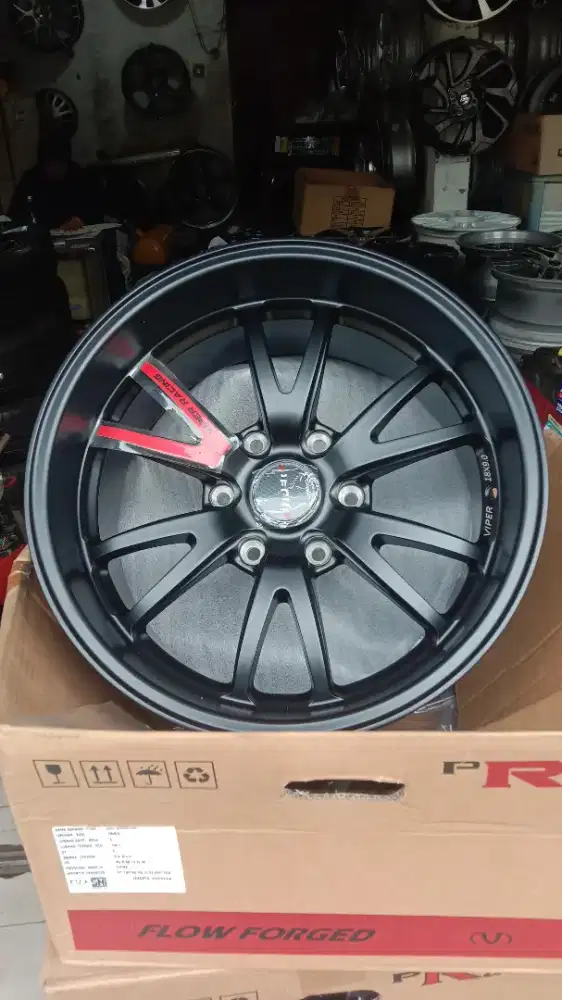 Venom r18x9in hole6 pcd 139,7 ET 5