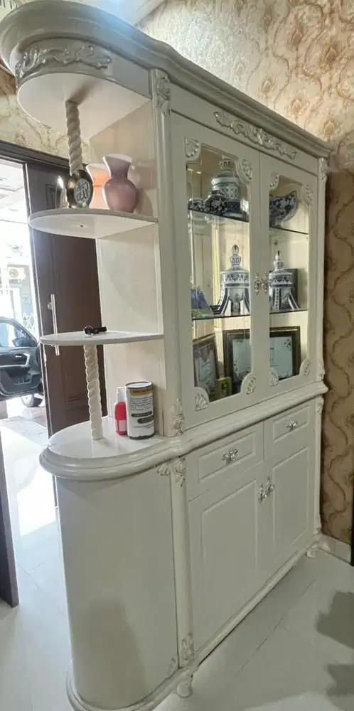 Partisi mewah gaya eropa