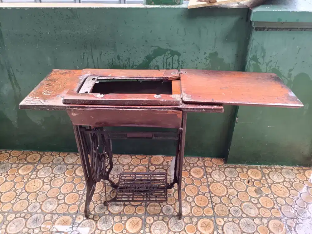 Meja mesin jahit jadul