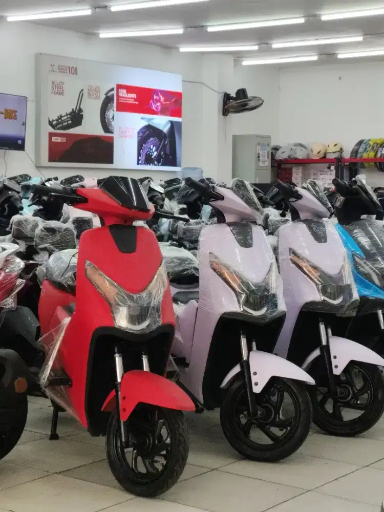 NEW SEPEDA LISTRIK UWINFLY D65 ADV, 3 JOK SEAT, BAGASI LUAS, BERGARNSI