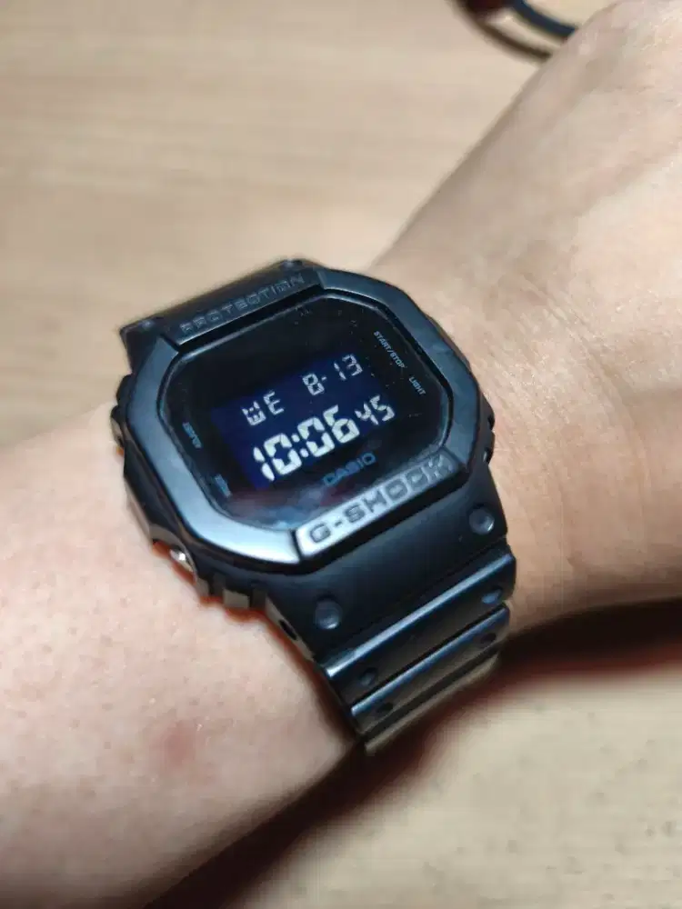 Jual jam Casio bekas seken G-shock Gshock Dw 5600 BB mulus siap pakai.