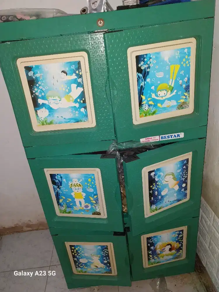 Lemari pakaian plastik
