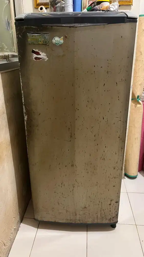 Kulkas Denpo, kondisi barang bekas.