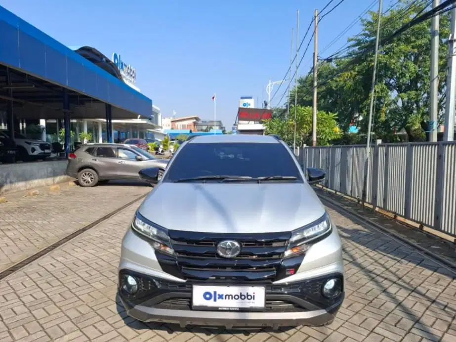 DP RINGAN Toyota Rush 1.5 S GR Sport Bensin-AT 2023 Silver CAKXD