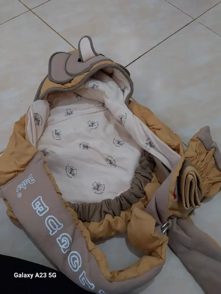 Gendongan bayi dialogue