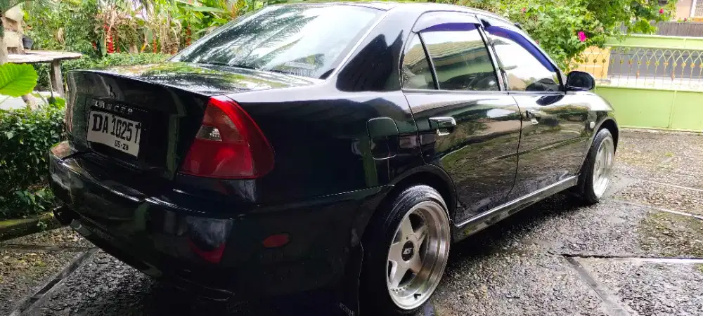 Mitsubishi lancer GLXi 2002 M/T