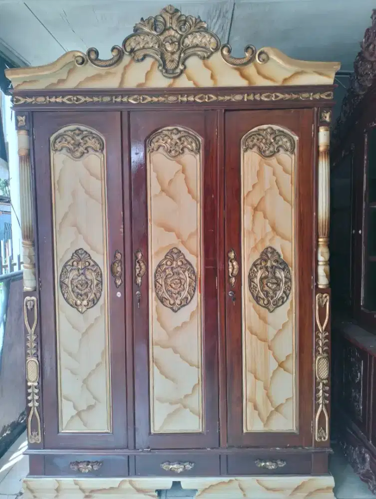 lemari pakaian jati Jepara asli 3 pintu