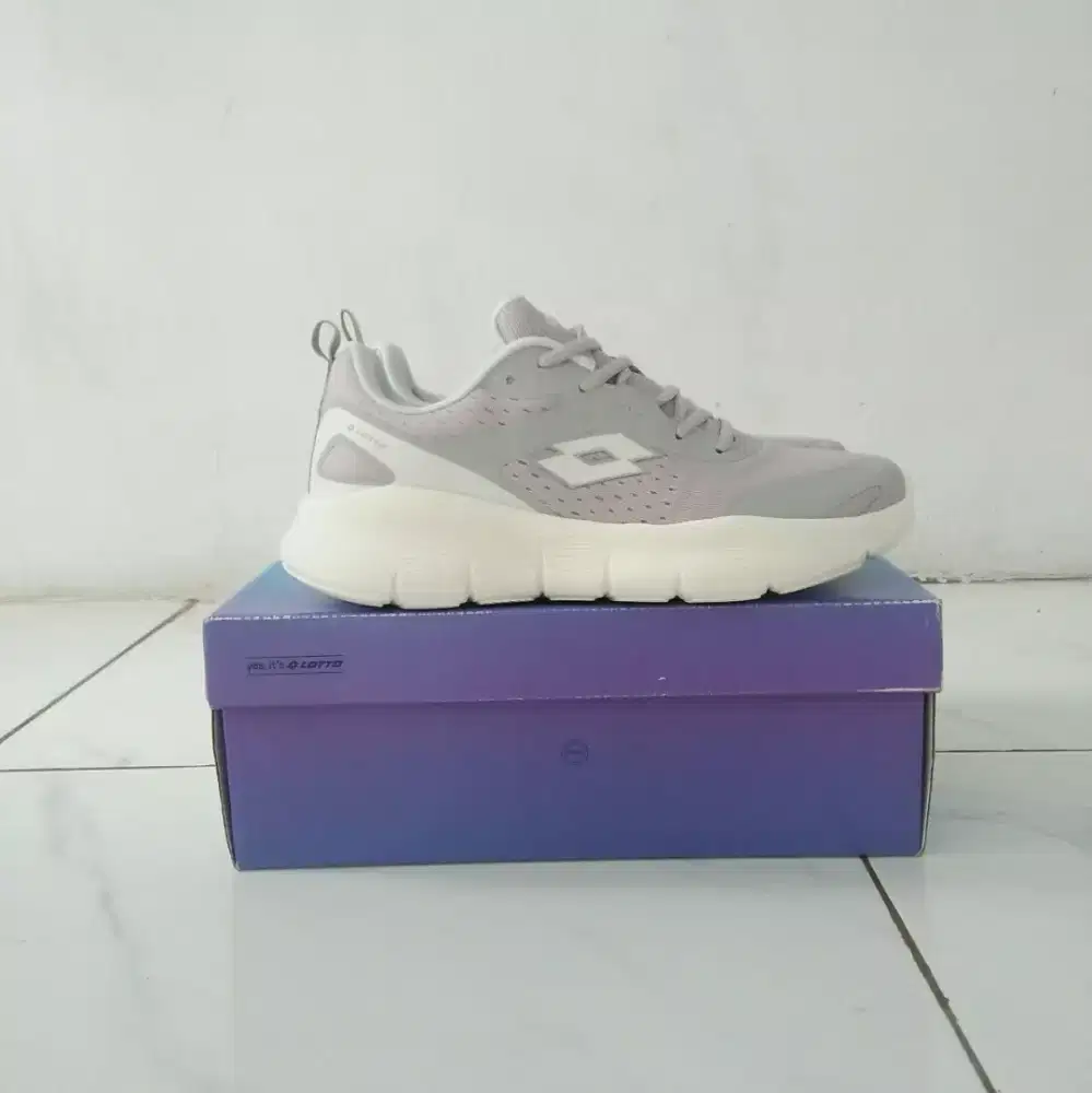 Sepatu lotto size 43