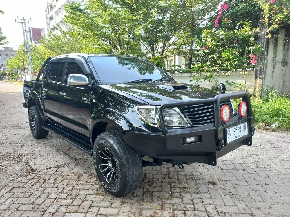 Dijual toyota hilux G manual 2011