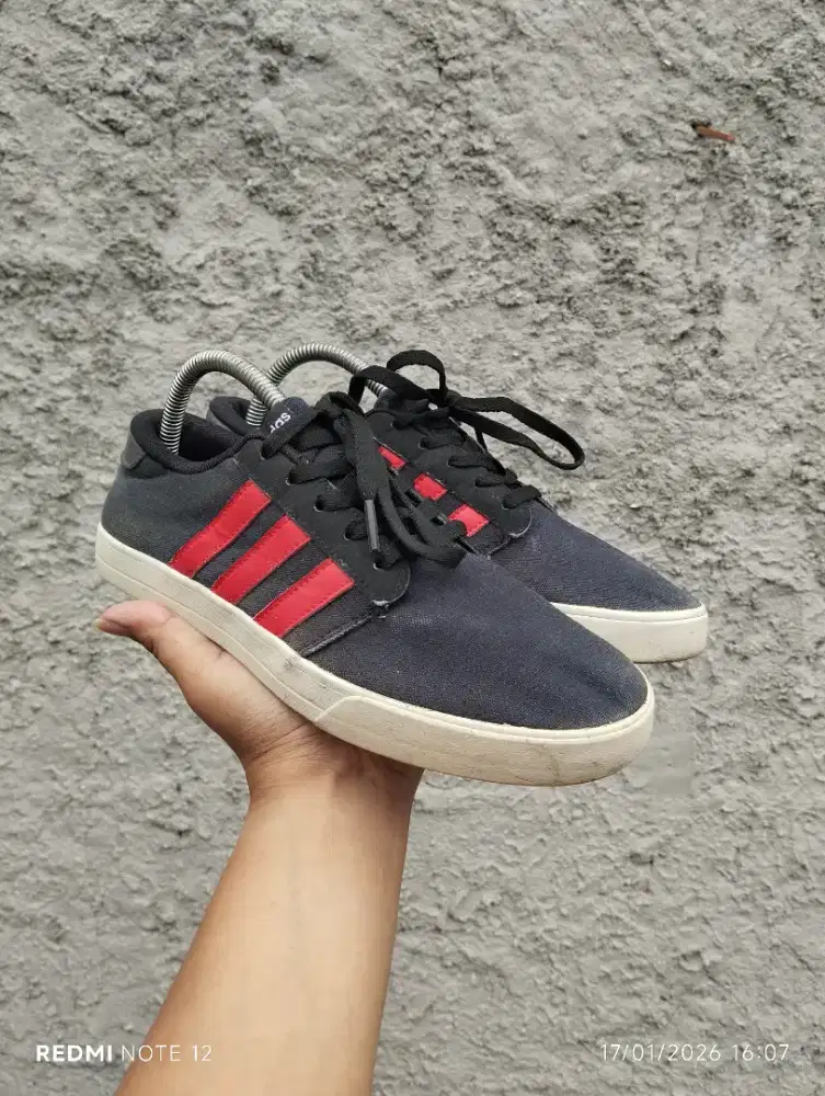 SEPATU ADIDAS CASUAL ST SECOND