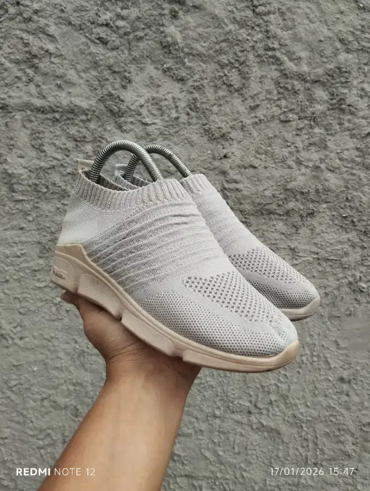 SEPATU FASHION SLIPON SECOND