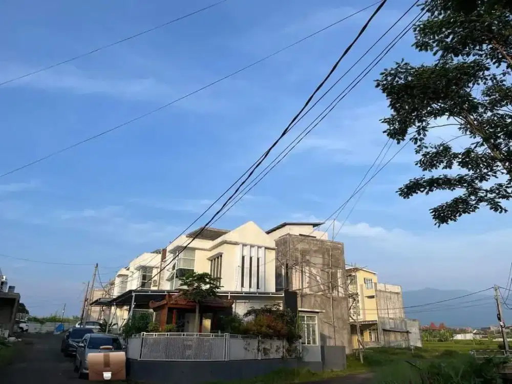 JUAL RUGI! Villa 2 Lantai Karangploso – View Gunung, Dekat UMM | 850 Juta