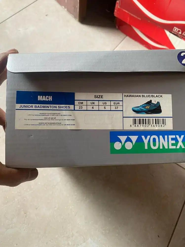 Sepatu BADMINTON YONEX