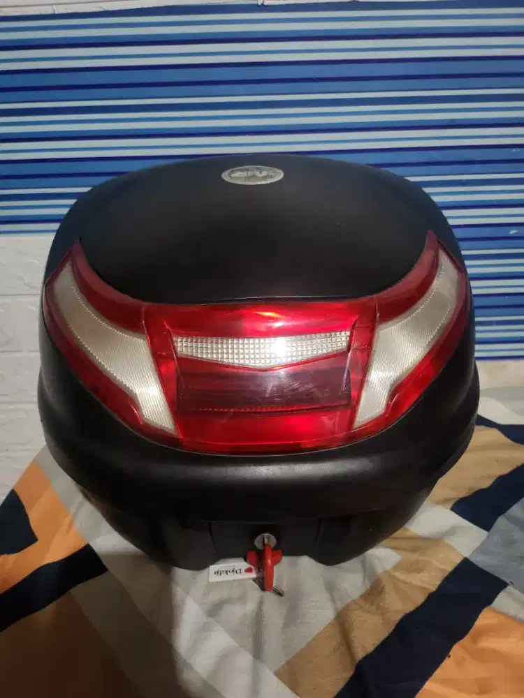Box Givi bekas Vario