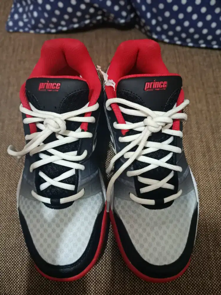 Sepatu tenis merk PRINCE