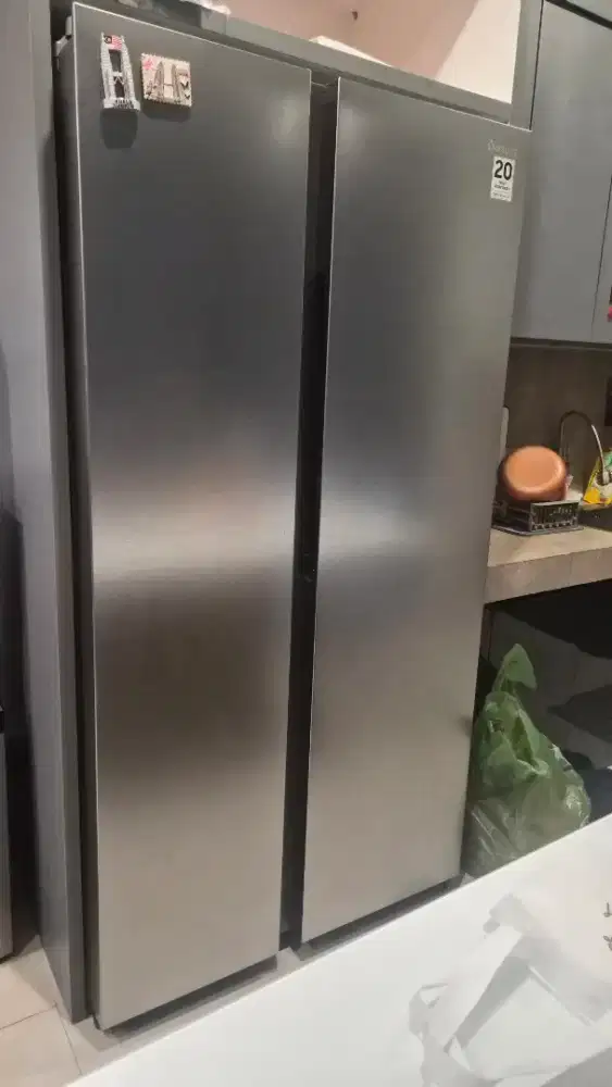 Kulkas Samsung RS61R5001M9