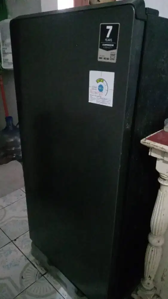 Di jual kulkas merk AQUA