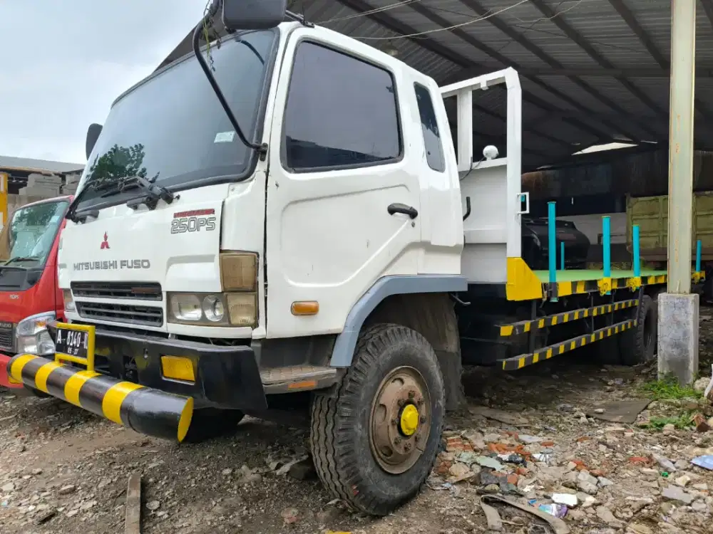 Mitsubishi fuso 250 ps tronton 6x4 losbak  tahun 2012 mesin lokal 6d16
