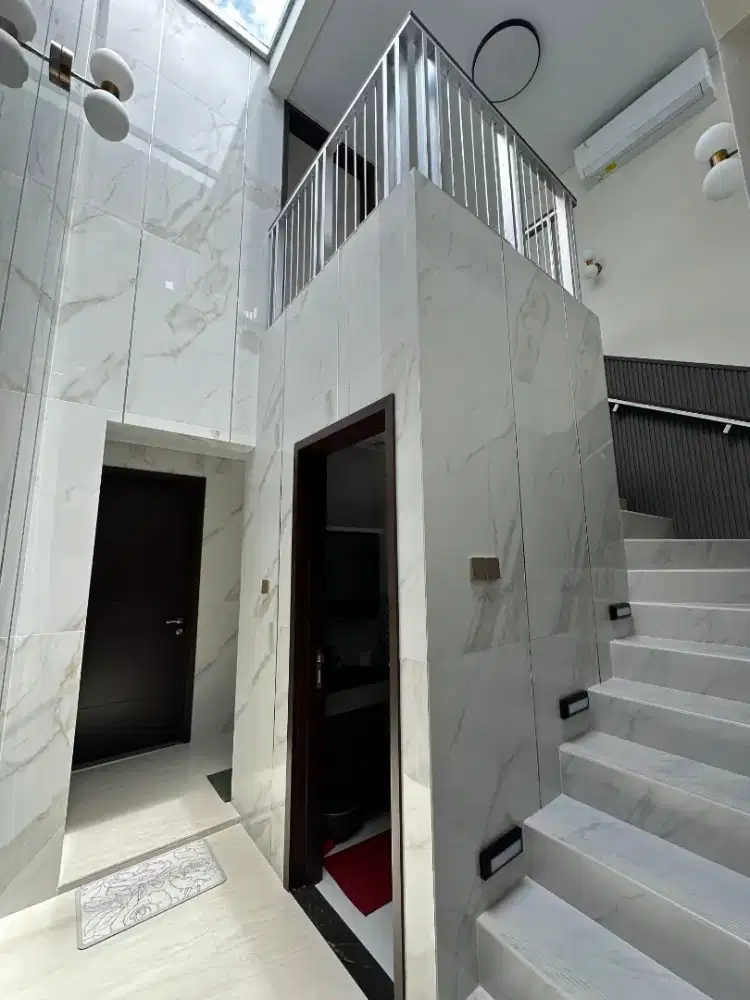 PIK – Dijual Rumah Besar di Golf Island