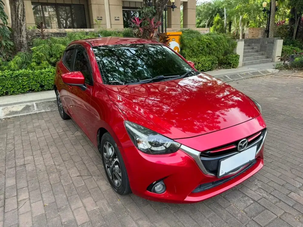 Mazda 2 SkyActiv 2015 Merah Metallic