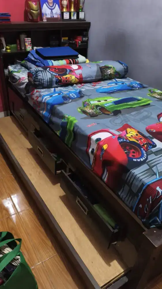 Dijual Ranjang Dan kasur satu paket...