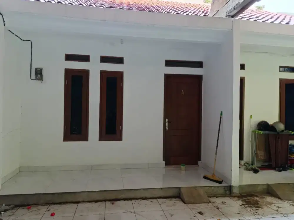 Di kontrakan petakan