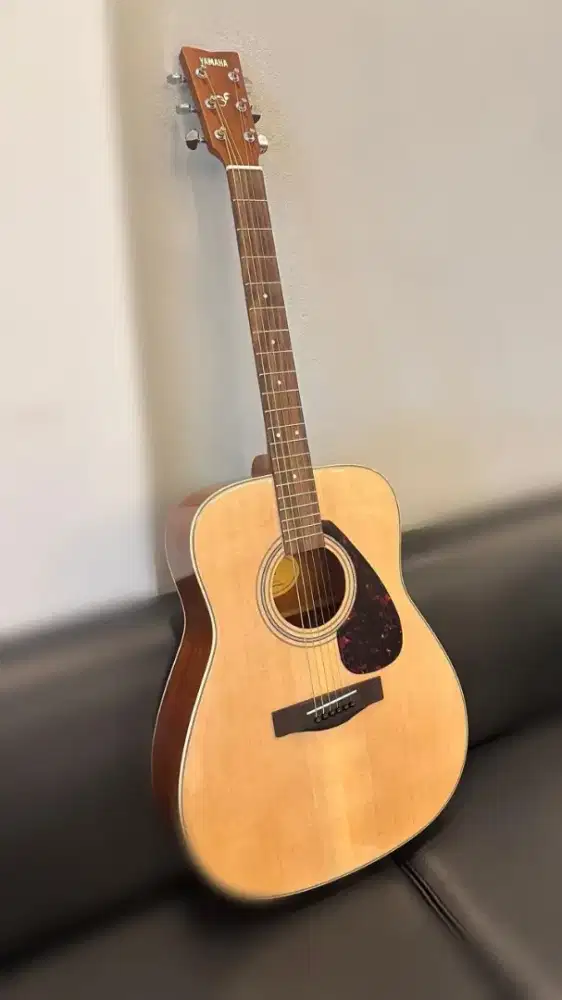 Dijual Gitar Akustik Yamaha F370 Original kondisi masih seperti baru