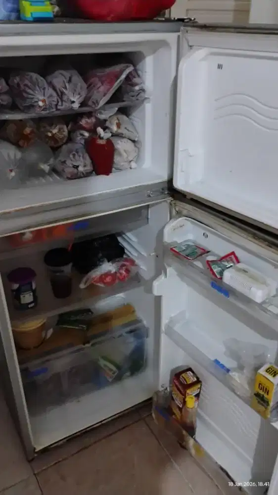 Dijual kulkas Sharp 2 pintu