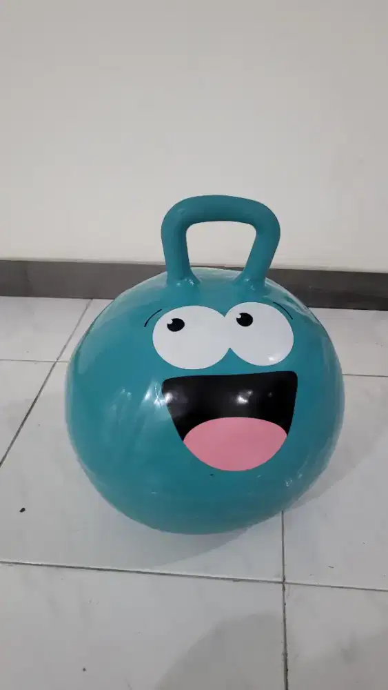 Bola lompat (Jump Ball atau Bounce Ball) untuk anak-anak merk ELC