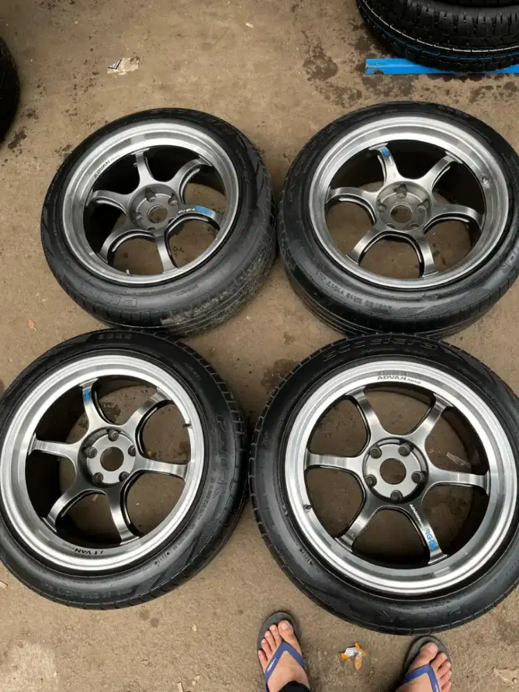 Advan rgd2 ring 18x9,5 pcd 5x114,3 ET 25 ban 235/50 R18 reborn zenix