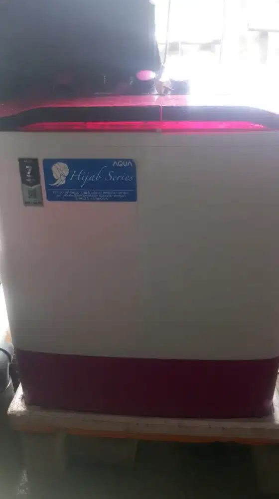 Dijual mesin cuci merk AQUA 8kg