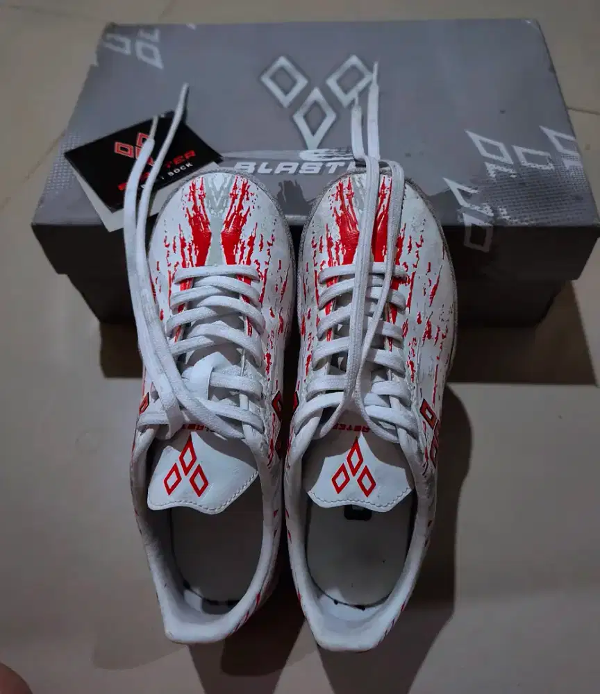 Sepatu Olahraga (Futsal)