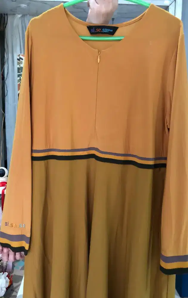 Baju wanita sisesa