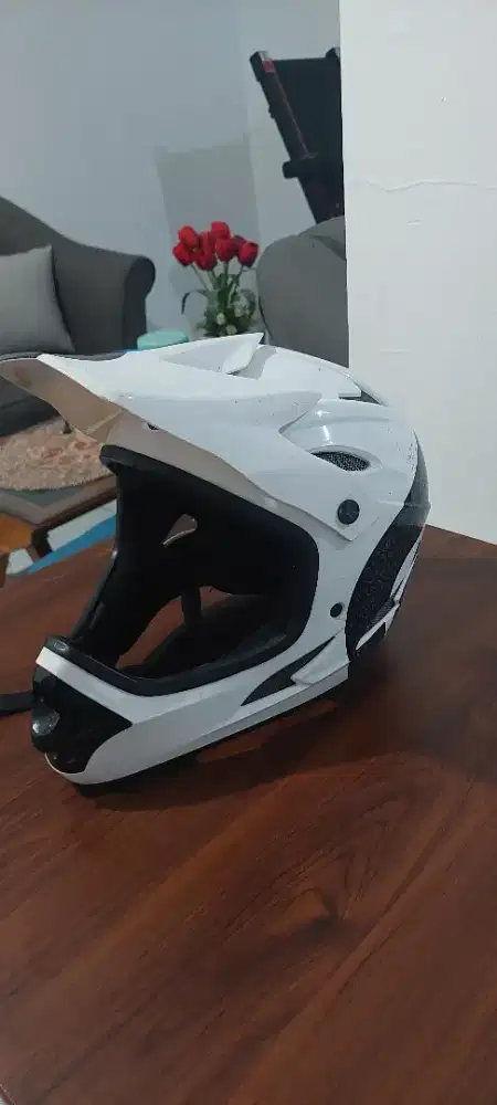 Dijual Helm Fullface sepeda enduro downhill SixSixOne 661