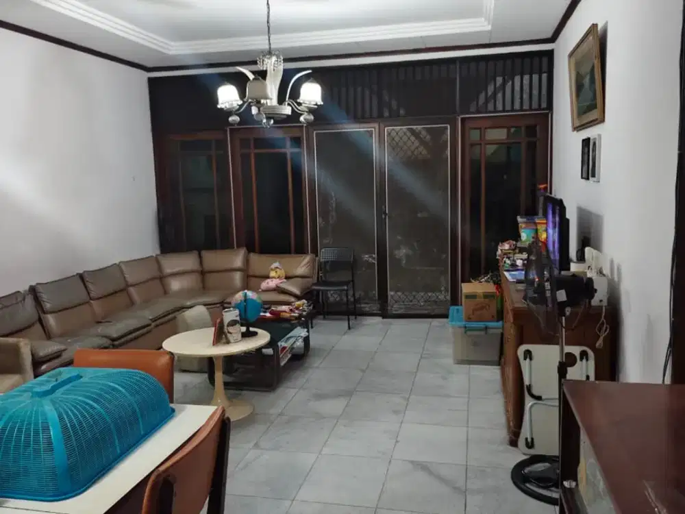 Dijual Rumah Taman Kebon jeruk Interkon Jakarta barat