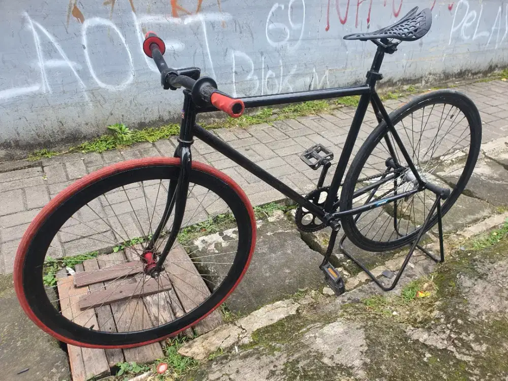 Sepeda fixie lokal