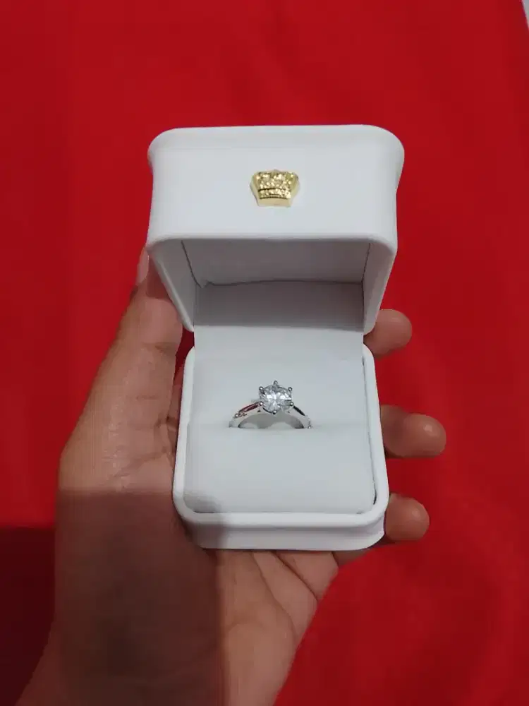 Perhiasan mewah, bersertifikat