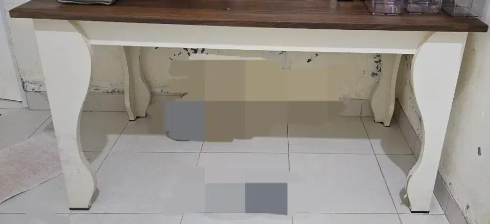 Dijual murah meja makan masih bagus merek